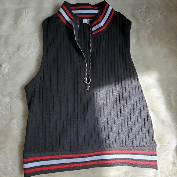 Crop top - Picture 1 of 1